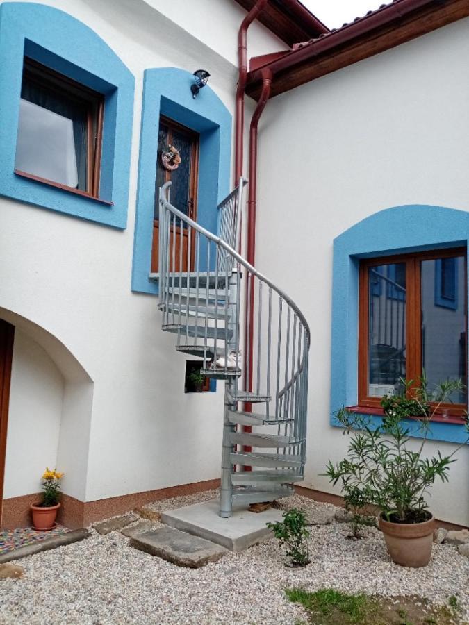 Penzion L'Isola Kunzak Bagian luar foto