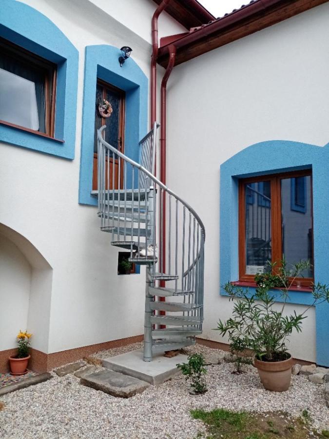 Penzion L'Isola Kunzak Bagian luar foto